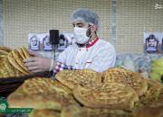 عکس/ پخت نان صلواتی در مناطق محروم مشهد