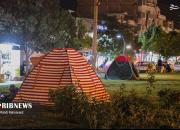 عکس/ حضور شبانه مردم نقده در خیابان‌ها پس از زلزله