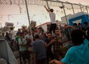 عکس/ آتش‌سوزی و درگیری در اردوگاه پناهجویان یونان