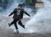 تصاویر ماکرون زیر پای معترضان فرانسوی