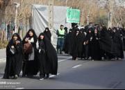 انبوه جمعیت در مصلّی ساعتی پیش از آغاز نماز جمعه