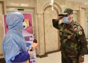 عکس/ احترام نظامی فرمانده ارتش به پرستار بیماران کرونایی