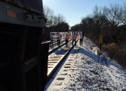 فعالان آمریکایی در اعتراض به نژادپرستی یک قطار را متوقف کردند + عکس