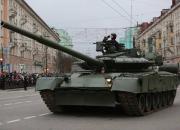 فیلم/ انتقال تانک‌های تی۸۰ روس به اوکراین