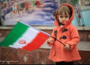 استقرار پایگاه سیار واکسیناسیون در مسیر راهپیمایی ۲۲ بهمن