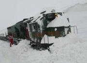 برخورد قطار با برف حادثه ساز شد