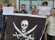 پرچم «دزدان دریایی» هدیه دانشجویان ایرانی به سفیر بریتانیا +فیلم