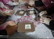 عکس/ طبخ غذای متبرک رضوی برای بیماران کرونایی
