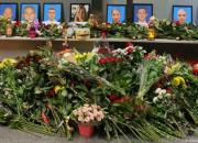 عکس/ تقدیم گل به یاد کشته شدگان اوکراینی