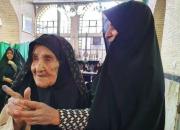 عکس/ رای دادن بانوی ۱۱۵ ساله بافقی در انتخابات مجلس