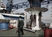 توقیف کشتی بزرگ صید ماهی توسط سپاه+ فیلم