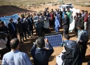 عکس/ توزیع پنل‌های خورشیدی در میان عشایر