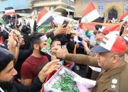 نیروهای امنیتی عراق به استقبال تظاهرکنندگان رفتند +عکس