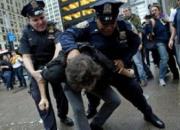 فیلم/ گلوله‌های پلیس آمریکا تقدیم پیرزن ۷۵ساله
