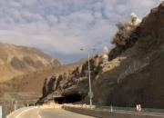 فیلم/ انفجار کنترل شده صخره ۵۰۰۰ تُنی در منطقه آزادراه تهران