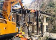 فیلم/ تخریب بناهای متعلق به ارگان‌های دولتی در البرز