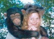 زنی که شامپانزه صورت او را از هم درید +عکس