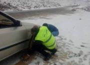فیلم/ امدادرسانی به خودروهای گیرافتاده در برف