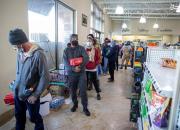 عکس/ صف کشیدن مردم در فروشگاه‌های خالی تگزاس