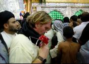 مسلمان شدن یک هلندی در حرم مطهر امام علی(ع) + تصاویر